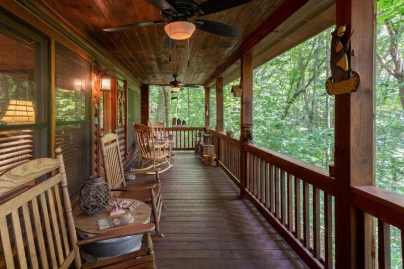 ブルーリッジ山脈 Mountain Spirit Cabin - Fireplace And Hot Tubヴィラ エクステリア 写真