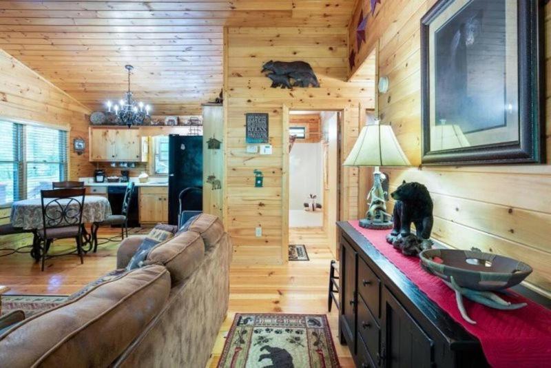 ブルーリッジ山脈 Mountain Spirit Cabin - Fireplace And Hot Tubヴィラ エクステリア 写真