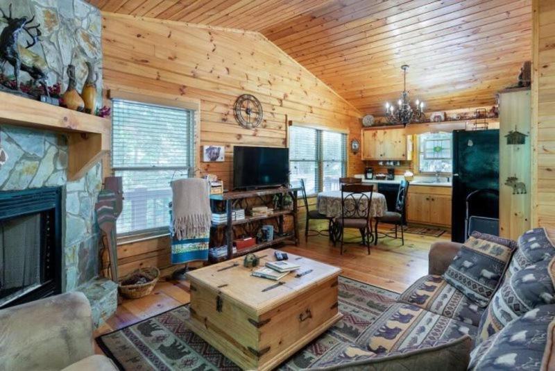 ブルーリッジ山脈 Mountain Spirit Cabin - Fireplace And Hot Tubヴィラ エクステリア 写真
