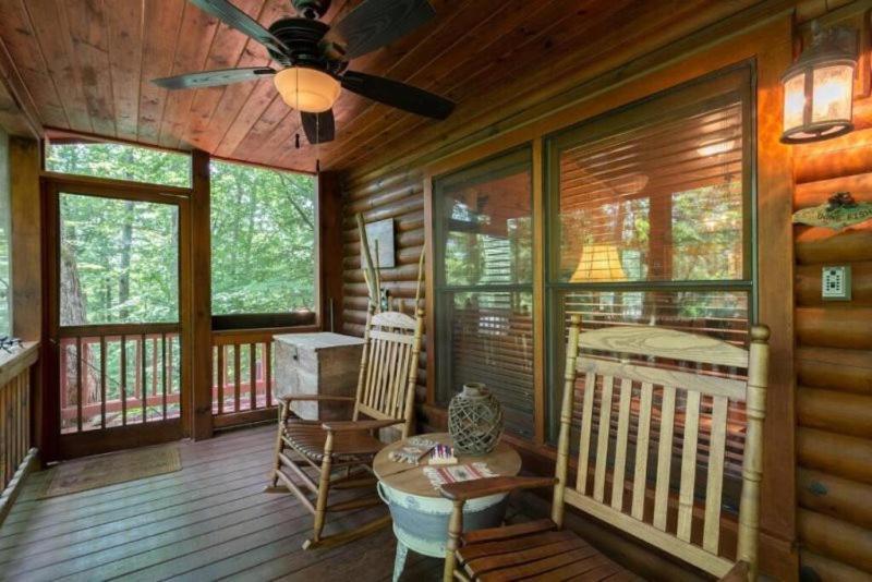 ブルーリッジ山脈 Mountain Spirit Cabin - Fireplace And Hot Tubヴィラ エクステリア 写真