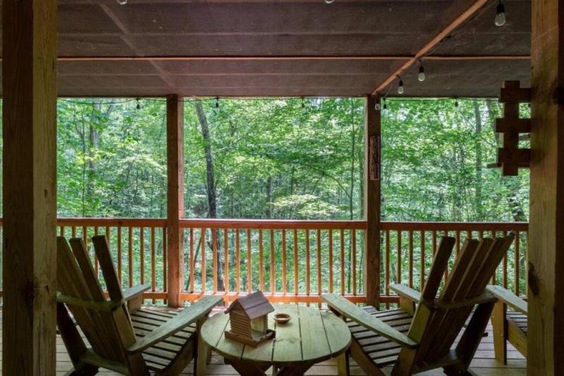 ブルーリッジ山脈 Mountain Spirit Cabin - Fireplace And Hot Tubヴィラ エクステリア 写真