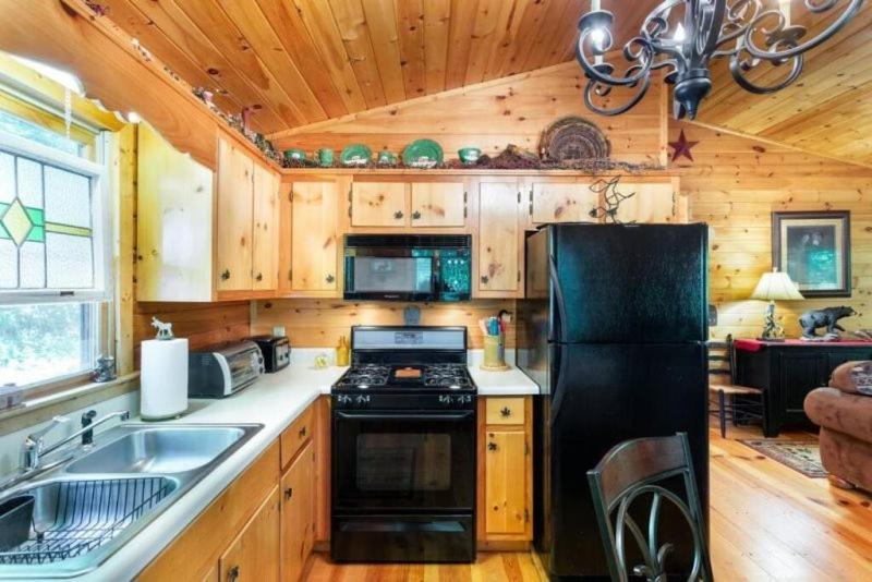 ブルーリッジ山脈 Mountain Spirit Cabin - Fireplace And Hot Tubヴィラ エクステリア 写真