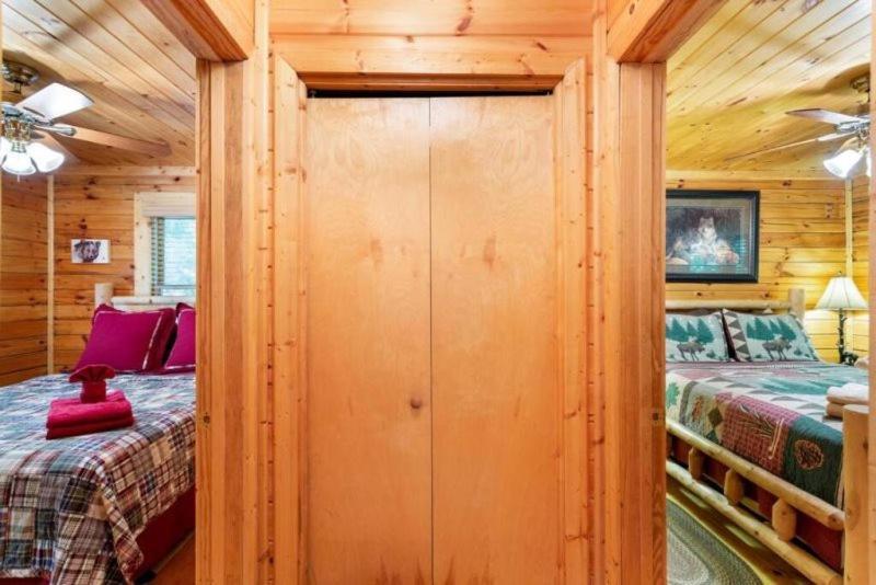 ブルーリッジ山脈 Mountain Spirit Cabin - Fireplace And Hot Tubヴィラ エクステリア 写真