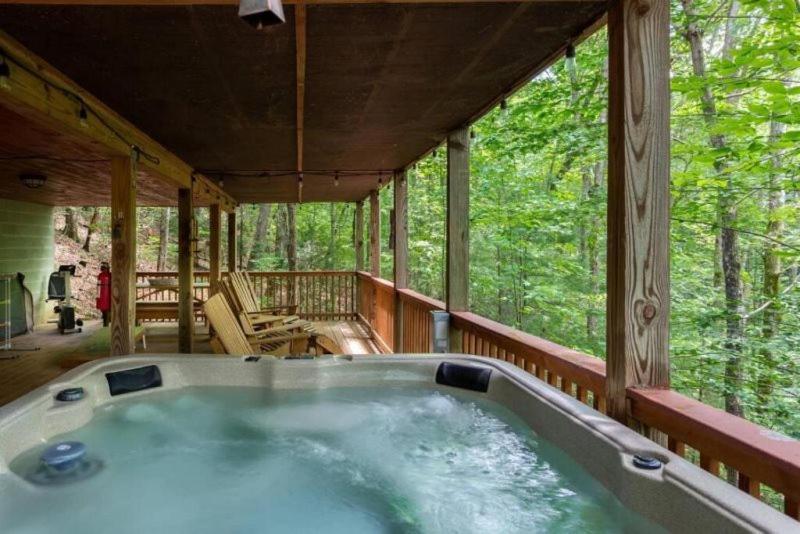 ブルーリッジ山脈 Mountain Spirit Cabin - Fireplace And Hot Tubヴィラ エクステリア 写真