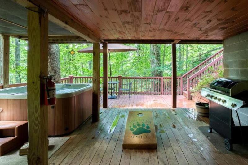 ブルーリッジ山脈 Mountain Spirit Cabin - Fireplace And Hot Tubヴィラ エクステリア 写真