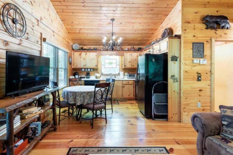 ブルーリッジ山脈 Mountain Spirit Cabin - Fireplace And Hot Tubヴィラ エクステリア 写真