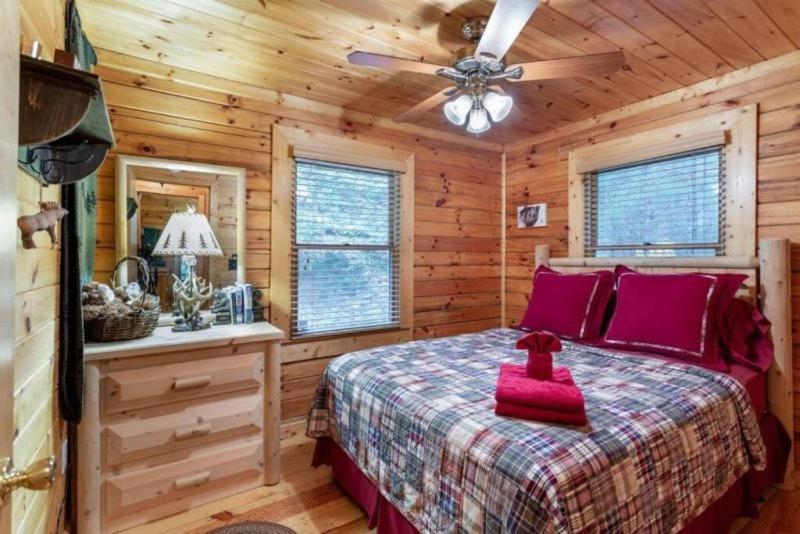 ブルーリッジ山脈 Mountain Spirit Cabin - Fireplace And Hot Tubヴィラ エクステリア 写真