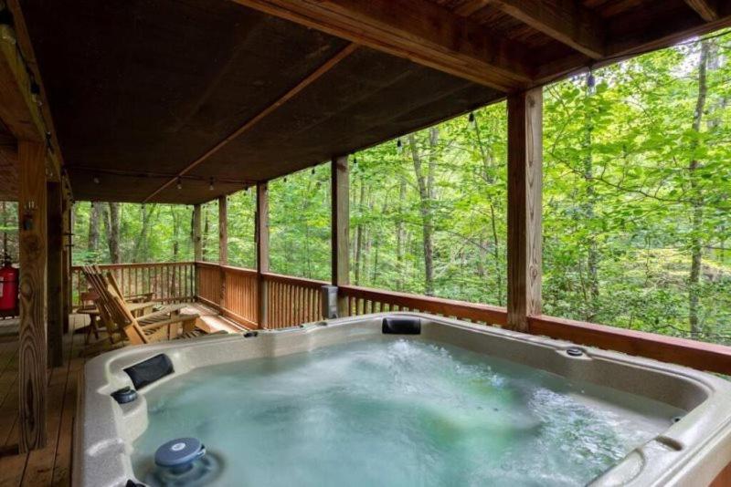 ブルーリッジ山脈 Mountain Spirit Cabin - Fireplace And Hot Tubヴィラ エクステリア 写真