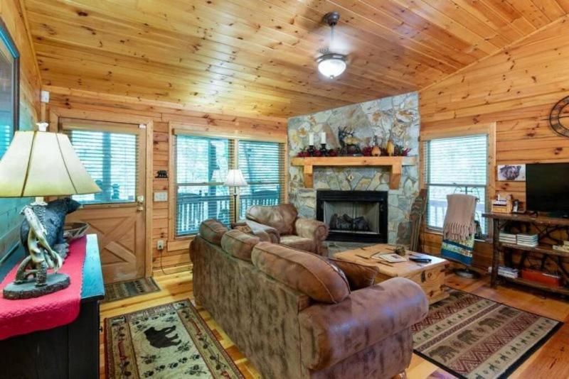 ブルーリッジ山脈 Mountain Spirit Cabin - Fireplace And Hot Tubヴィラ エクステリア 写真